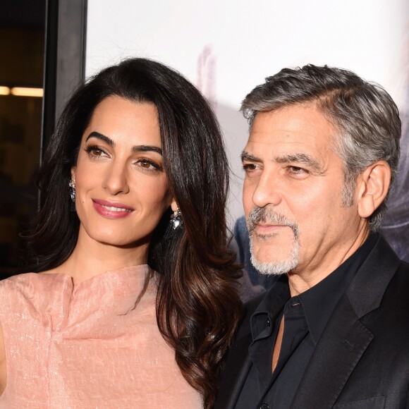 Amal Alamuddin Clooney et son mari George Clooney - Première de "Our brand is crisis" à Los Angeles le 26 octobre 2015.