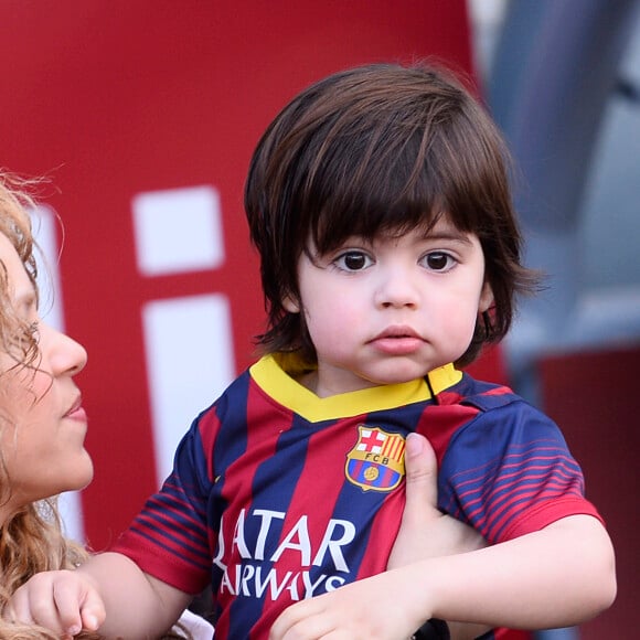 Shakira, avec ses enfants Milan (2 ans) et Sasha (3 mois), et sa belle-mère Montserrat Bernabeu, a assisté au match de football de son compagnon Gérard Piqué, Barca Vs Vanlence, à Barcelone. Le 16 avril 2015.