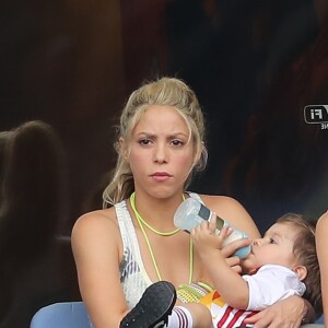 Shakira (compagne Gerard Piqué), ses fils Sasha et Milan lors des 8ème de finale de l'UEFA Euro 2016 Italie-Espagne au Stade de France à Saint-Denis, France, le 27 juin 2016. © Cyril Moreau/Bestimage