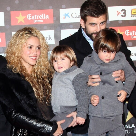 Shakira, son compagnon Gerard Piqué et ses fils Milan et Sasha - Gerard Piqué reçoit un prix lors de la 5ème édition du "Catalan football stars" à Barcelone, Espagne, le 28 novembre 2016.