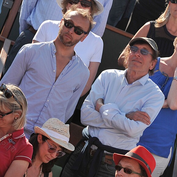 Alain Souchon et son fils Pierre - People aux Internationaux de France de tennis a Roland Garros le 7 juin 2013.