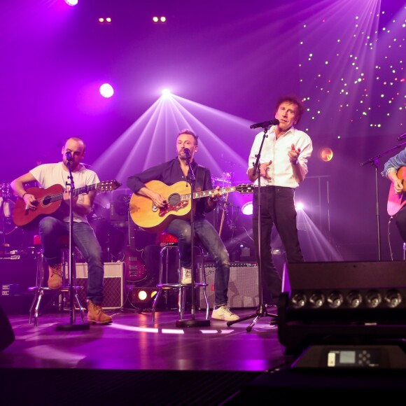 Le chanteur Ours (Charles Souchon), Pierre Souchon, Alain Souchon, Gaël Faure et guest lors du premier "meeting-concert" de Printemps Solidaire au Zénith de Paris, France, le 1er février 2017. © Agence/Bestimage