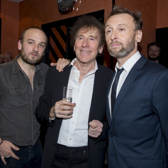 Alain Souchon et ses fils Charles (le chanteur Ours) et Pierre - 10ème gala de "l'association pour la recherche sur Alzheimer": "2 Générations chantent pour la 3ème" un spectacle inédit de Pierre Souchon à l'olympia à Paris le 19 janvier 2015.