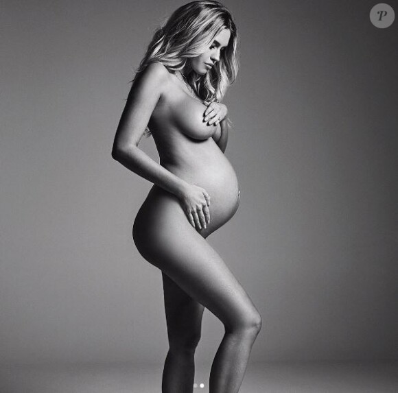 Kayla Rae Reid, fiancée de Ryan Lochte, pose enceinte et nue. Instagram, le 13 mai 2017.