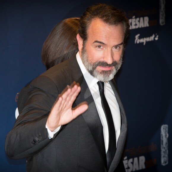 Jean Dujardin - Photocall du dîner de la 42e cérémonie des César au Fouquet's à Paris. Le 24 février 2017 © Stéphane Vansteenkiste / Bestimage