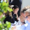 Bella Hadid déjeune au restaurant L'Avenue puis rentre à l'hôtel George V. Paris, le 9 juin 2017.