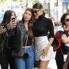 Bella Hadid déjeune au restaurant L'Avenue puis rentre à l'hôtel George V. Paris, le 9 juin 2017.