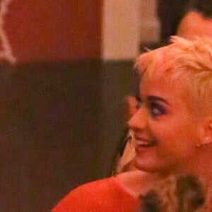 Katy Perry célèbre la sortie de son nouvel album "Witness". Pour l'occasion, Katy Perry, en compagnie de Sia, Anna Kendrick, Mia Moretti, Dita Von Tease, Cleo Wade à organisé un dîner depuis sa "Witness House". A Los Angeles le 9 juin 2017