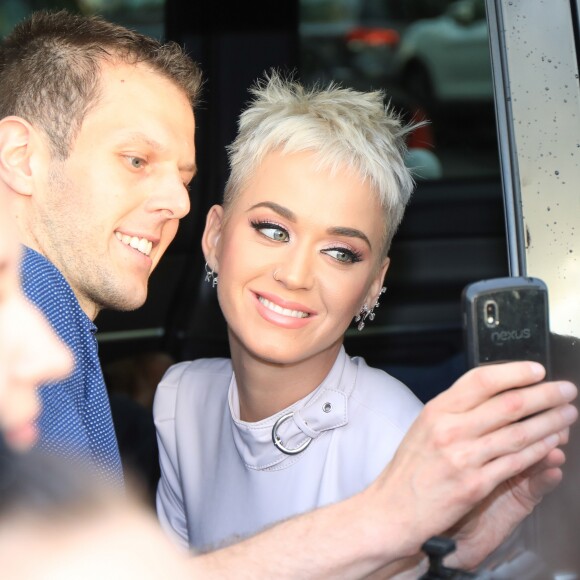 Exclusif - Katy Perry arrive en voiture pour l'enregistrement de l'émission "Quotidien" à Paris, le 2 juin 2017.