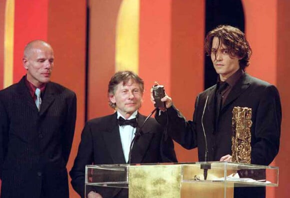 La même année, quand il reçoit un César d'honneur, Johnny Depp trouve une astuce pour ne pas faire un discours incompréhensible en français comme Clint Eastwood en 1998 : faire un message préenregistré ! Un must !
