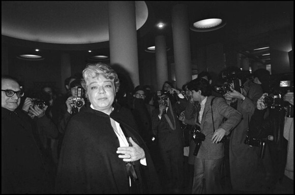 Autre maladresse : en 1982, Simone Signoret fait un mauvais pas et trébuche dans les bras du citizen Orson Welles, alors président de la cérémonie : le choc de deux titans !