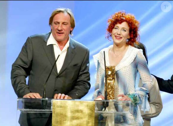 Ma fille, cette héroïne... Gérard Depardieu est là avec fierté quand Julie Depardieu reçoit non pas un, mais deux César pour "La Petite Lili" en 2004 : meilleur espoir et meilleur second rôle féminin.