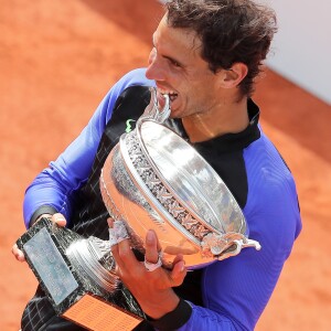 Rafael Nadal, vainqueur pour la 10ème fois, de la finale homme des Internationaux de Tennis de Roland-Garros à Paris le 11 juin 2017. © Dominique Jacovides-Cyril Moreau/Bestimage