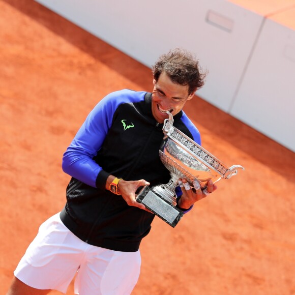 Rafael Nadal, vainqueur pour la 10ème fois, de la finale homme des Internationaux de Tennis de Roland-Garros à Paris le 11 juin 2017. © Dominique Jacovides-Cyril Moreau/Bestimage