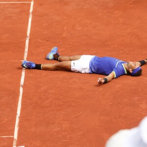 Rafael Nadal, vainqueur pour la 10ème fois, de la finale homme des Internationaux de Tennis de Roland-Garros à Paris le 11 juin 2017. © Dominique Jacovides-Cyril Moreau/Bestimage