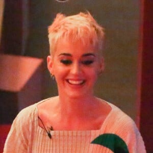 Katy Perry célèbre la sortie de son nouvel album "Witness". Pour l'occasion, Katy Perry, en compagnie de Sia, Anna Kendrick, Mia Moretti, Dita Von Tease, Cleo Wade à organisé un dîner depuis sa "Witness House". A Los Angeles le 9 juin 2017