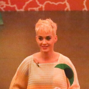 Katy Perry célèbre la sortie de son nouvel album "Witness". Pour l'occasion, Katy Perry, en compagnie de Sia, Anna Kendrick, Mia Moretti, Dita Von Tease, Cleo Wade à organisé un dîner depuis sa "Witness House". A Los Angeles le 9 juin 2017