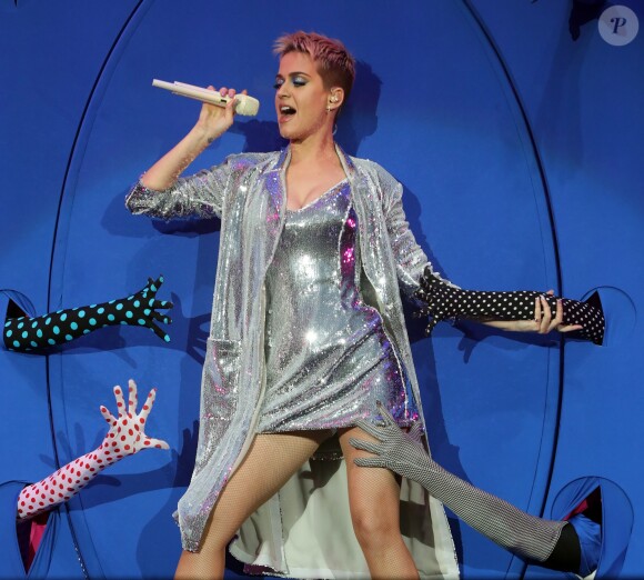 Katy Perry très provocatrice lors d'un concert le premier jour de BBC Radio 1 'One Big Weekend' à Burton Constable Hall à Hull, le 27 mai 2017