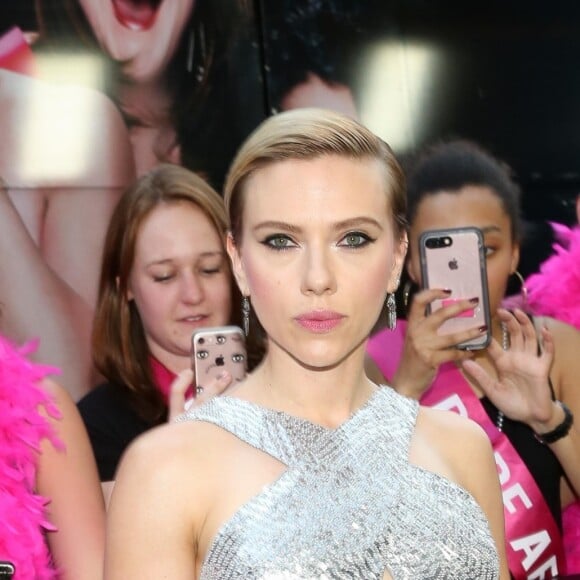 Scarlett Johansson (robe Michael Kors) - Première du film "Rough Night" au théâtre AMC Lincoln Square à New York City, New York, Etats-Unis, le 12 juin 2017.