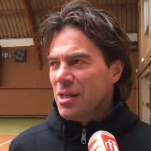 Patrice Kuchna professeur de tennis d'Emmanuel Macron au Touquet Tennis Club, lors d'une interview pour RFI en mai 2017.