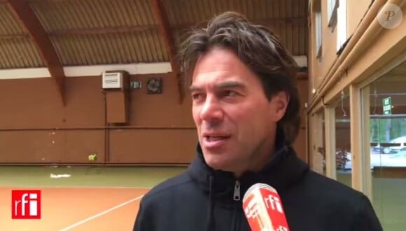 Patrice Kuchna professeur de tennis d'Emmanuel Macron au Touquet Tennis Club, lors d'une interview pour RFI en mai 2017.