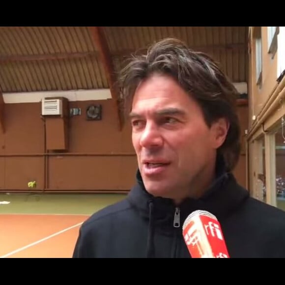 Patrice Kuchna professeur de tennis d'Emmanuel Macron au Touquet Tennis Club, lors d'une interview pour RFI en mai 2017.