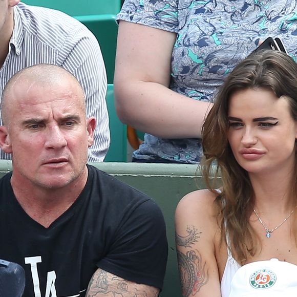 Exclusif - Dominic Purcell et son amie Los van Delft dans les tribunes des internationaux de tennis de Roland Garros à Paris, le 2 juin 2017. © Dominique Jacovides-Cyril Moreau/Bestimage