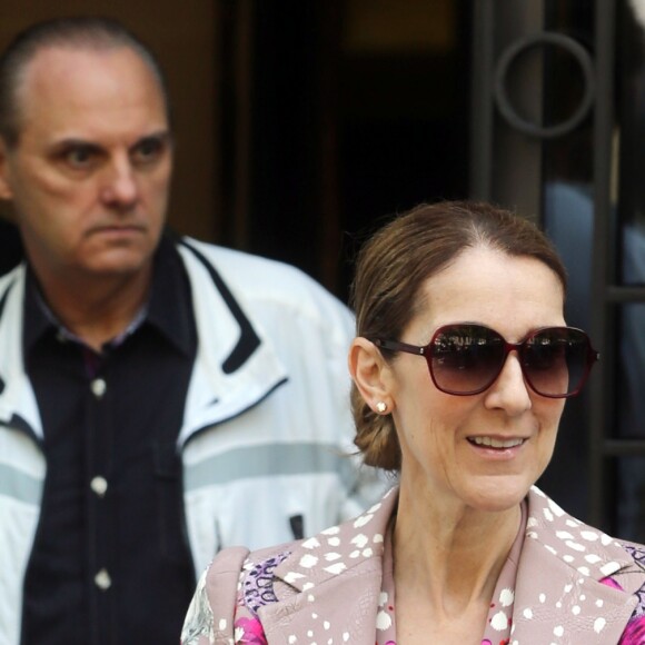Celine Dion quitte l'hôtel Royal Monceau à Paris le 14 juin 2017. Elle va s'envoler pour le Danemark.