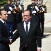 Emmanuel Macron et François Hollande lors de la passation de pouvoir entre E.Macron et F.Hollande au palais de l'Elysée à Paris le 14 mai 2017. © Lionel Urman / Bestimage