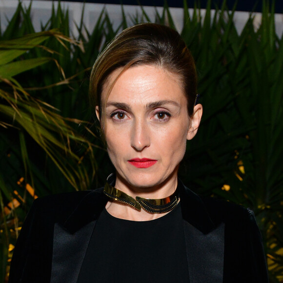 Semi-exclusif - Julie Gayet - Madame Figaro, Chopard et UniFrance s'associent pour célébrer le temps du dîner "Cannes French Party" le rayonnement du cinéma français dans le monde sur La terrasse By Albane lors du 70ème festival de Cannes le 18 mai 2017. © Jean Picon/Bestimage