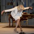 Exclusif - Amanda Lear dans la pièce de théâtre "La Candidate" à La Michodière à Paris. Le 27 avril 2016 © Coadic Guirec / Bestimage