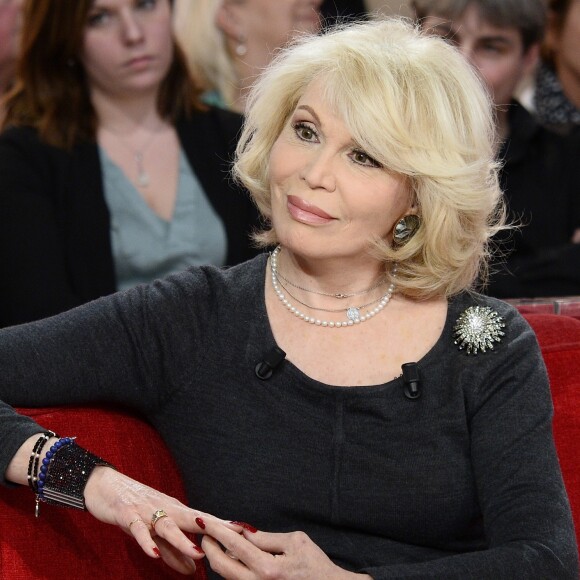 Amanda Lear lors de l'Enregistrement de l'émission "Vivement Dimanche" à Paris le 24 février 2016 et qui sera diffusée le 28 février. © Coadic Guirec/Bestimage