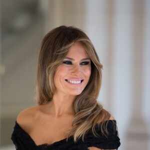 Photo de famille des conjoints des chefs d'Etat et de gouvernement sur les marches de l'escalier aux lions du Château Royal de Laeken Melania Trump (Etats-Unis) à Bruxelles, Belgique, le 25 mai 2017.