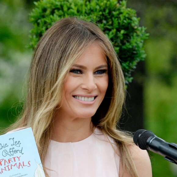 Melania Trump lors de la première chasse aux œufs de Pâques des Trump sur les pelouses de la Maison-Blanche à Washington le 17 avril 2017.