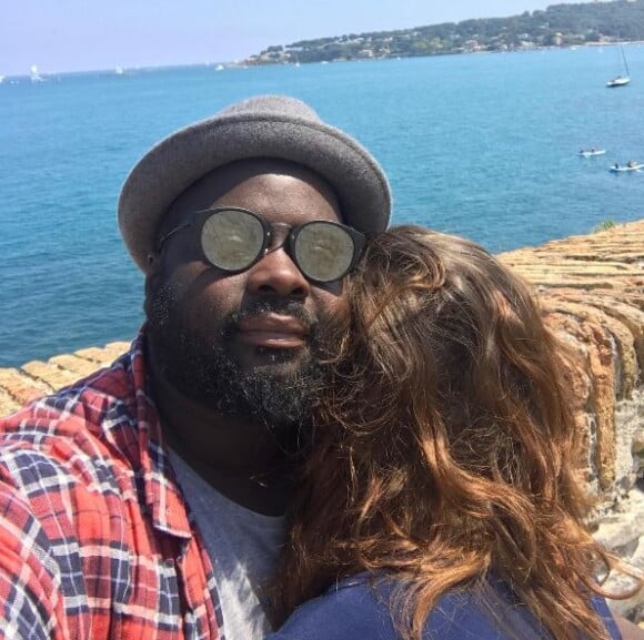 Issa Doumbia a dévoilé une nouvelle photo avec sa chérie, dont l'identité reste secrète.