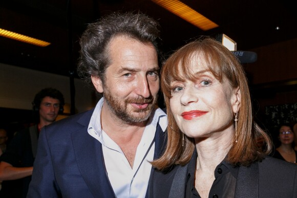 Edouard Baer et Isabelle Huppert - Soirée d'anniversaire du 25e Festival du film français au Japon à l'ambassade de France à Tokyo, Japon, le 22 juin 2017.