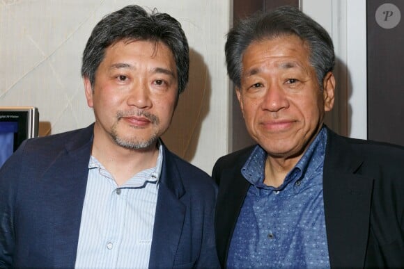 Hirokazu Koreeda et Yasushi Shiina (directeur du festival international du film de Tokyo (TIFF) - Soirée d'anniversaire du 25e Festival du film français au Japon à l'ambassade de France à Tokyo, Japon, le 22 juin 2017.