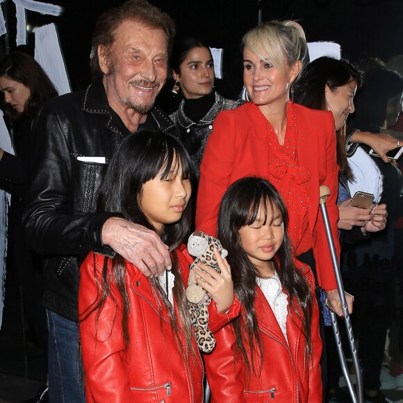 Johnny Hallyday, sa femme Laeticia et leurs filles Jade et Joy au vernissage de l'exposition du photographe Mathieu Cesar à Los Angeles. Le 21 février 2017.