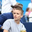 David Beckham et son fils Romeo Beckham assistent au match Jordan Thompsoncontre Sam Querry lors du tournoi de tennis du Queens Club à Londres le 22 juin 2017.