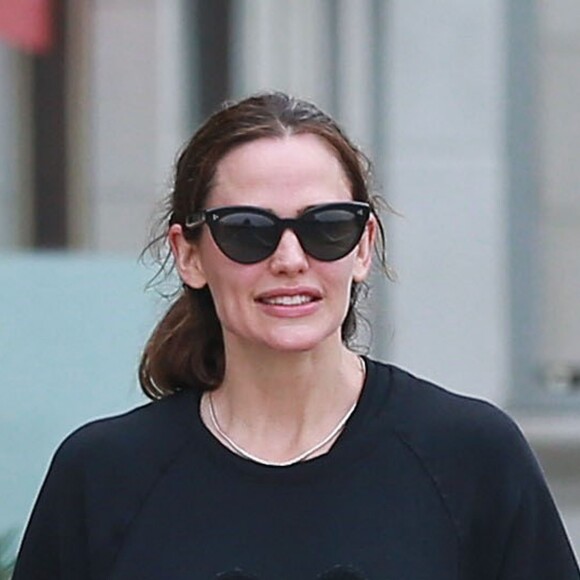 Jennifer Garner revient de la gym avec une amie le 5 mai 2017.