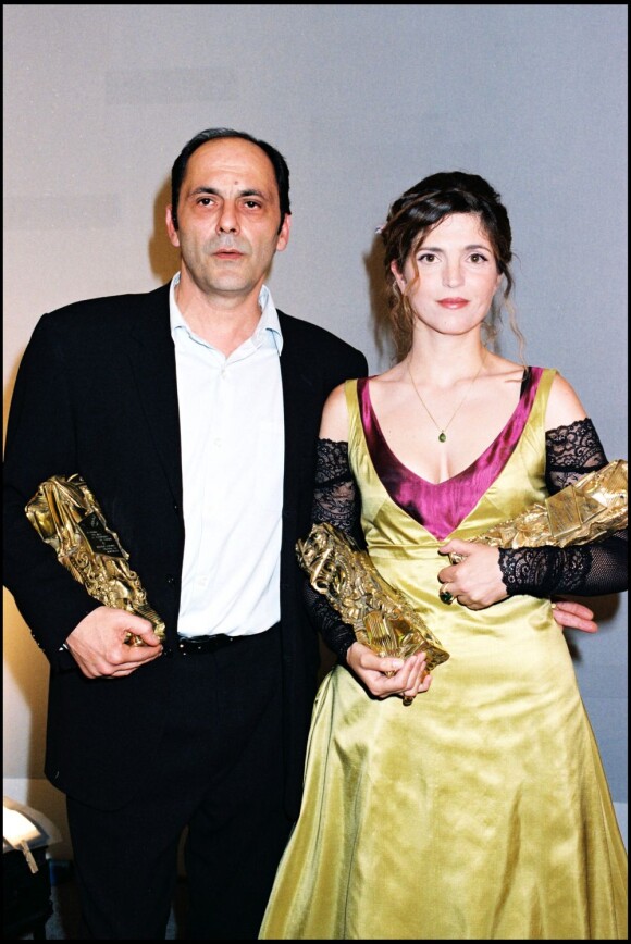 Jean-Pierre Bacri et Agnès Jaoui en 1998 et leurs César pour On connaît la chanson