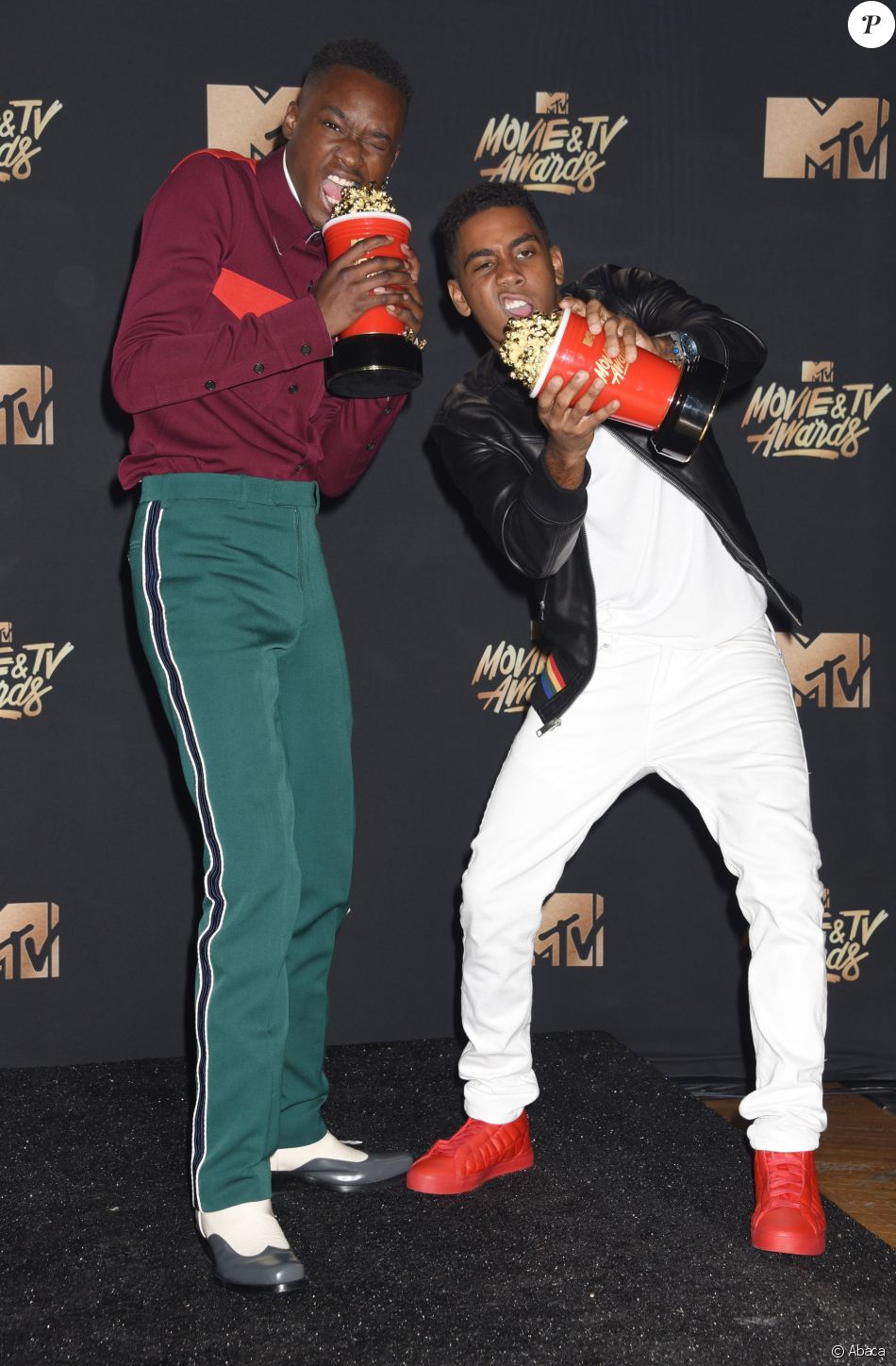 Ashton Sanders (habillé en CALVIN KLEIN 205W39NYC) et Jharrel Jerome aux  MTV Movie & TV Awards 2017 à Los Angeles. Le 7 mai 2017. - Purepeople