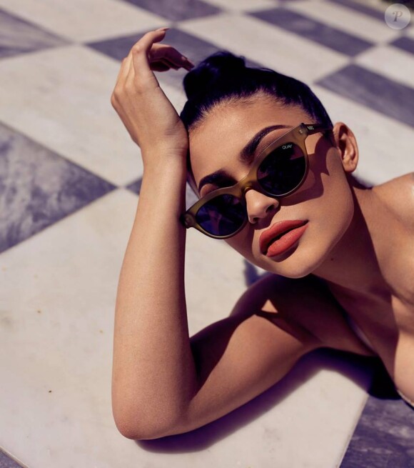 Kylie Jenner s'associe à Quay pour la création et le lancement d'une collection de lunettes, disponible le 11 juillet.