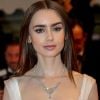 Lily Collins - Descente des marches du film "Okja" lors du 70ème Festival International du Film de Cannes. Le 19 mai 2017 © Borde-Jacovides-Moreau / Bestimage