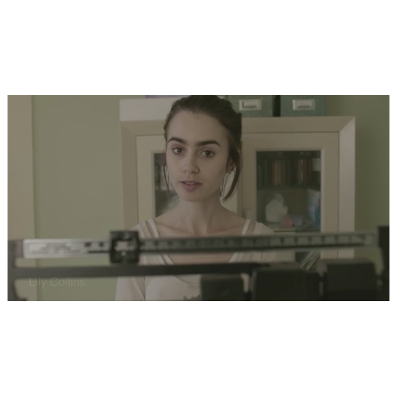 Lily Collins dans la peau d'Ellen dans le film "To the Bone", disponible en juillet 2017 sur Netflix.