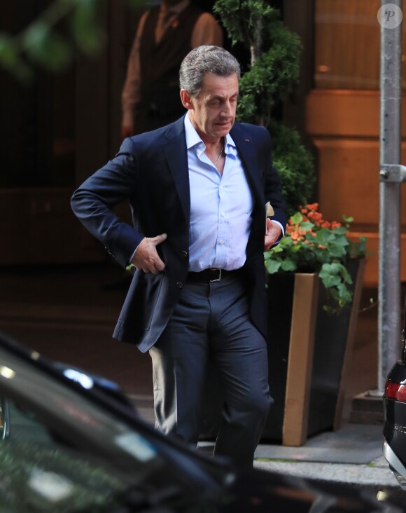 Exclusif - Carla Bruni-Sarkozy et son mari Nicolas Sarkozy quittent l'hôtel Carlyle à New York pour aller dîner le 17 juin 2017.