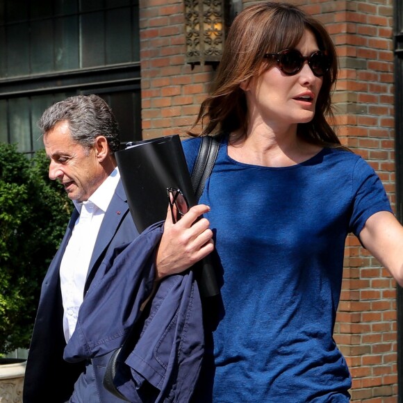 Exclusif - Carla Bruni-Sarkozy et son mari l'ancien Président Nicolas Sarkozy quittent un hôtel de New York le 14 juin 2017. Carla Bruni-Sarkozy a chanté la veille, le 13 juin 2017 des extraits de son nouvel album « French Touch » dans le club de jazz « Le Poisson rouge » dans le quartier de Greenwich.