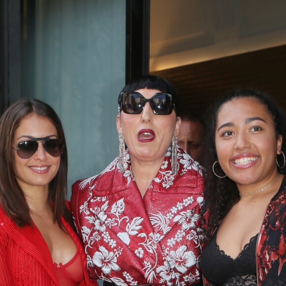 Rossy de Palma et sa fille Luna Mary (à droite) - Arrivées au défilé de mode "Jean Paul Gaultier", collection Haute-Couture automne-hiver 2017/2018, à Paris. Le 5 juillet 2017 © CVS - Veeren / Bestimage