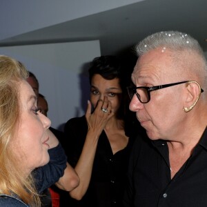 Catherine Deneuve et le designer Jean Paul Gaultier en backstage du défilé de mode "Jean Paul Gaultier", collection Haute-Couture automne-hiver 2017/2018, à Paris. Le 5 juillet 2017 © CVS-Veeren / Bestimage  People on backstage during Jean Paul Gaultier fashion show Haute-Couture F/W 2017/2018 in Paris. On july 5th 201705/07/2017 - Paris