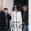 George Clooney et sa femme Amal Alamuddin (enceinte) à la sortie de leur hôtel, L'Hôtel, à Paris. Le 25 février 2017.
